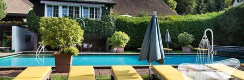 Imagen de la piscina del Romantik Hotel Spielweg. Foto 19