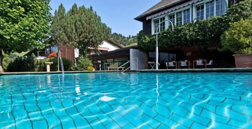 Imagen de la piscina del Romantik Hotel Spielweg. Foto 20