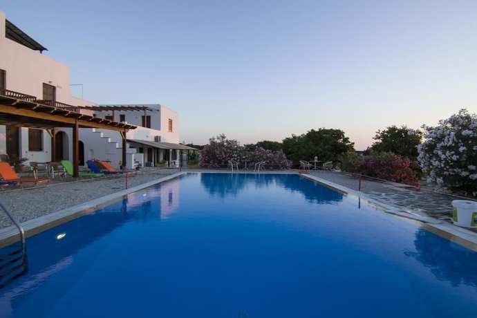 Imagen de la piscina del Romanzza Studios. Foto 13