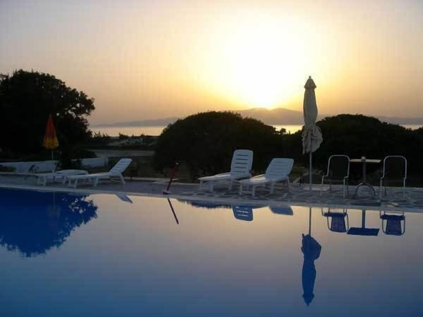 Imagen de la piscina del Romanzza Studios. Foto 16
