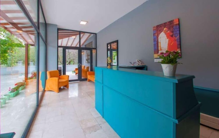 Imagen de los interiores del Room Room Motel. Foto 18