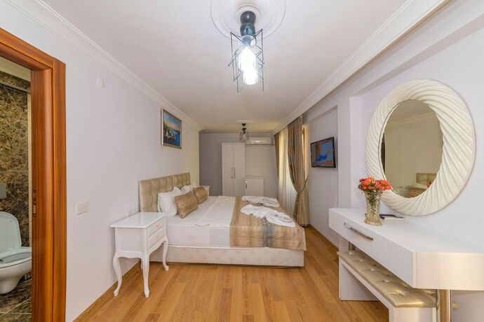 Imagen de la habitación del Rosalie Palace. Foto 16