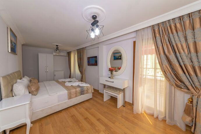 Imagen de la habitación del Rosalie Palace. Foto 18
