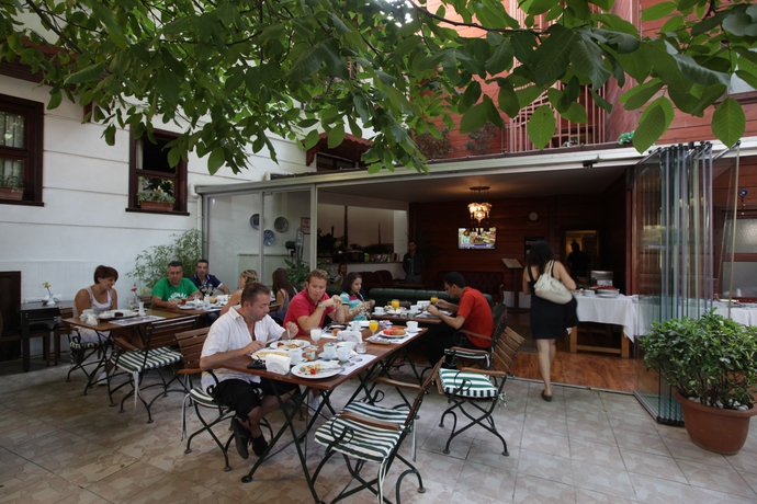 Imagen del bar/restaurante del Rose Garden Suites. Foto 4