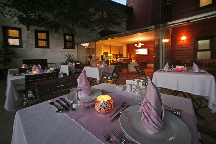 Imagen del bar/restaurante del Rose Garden Suites. Foto 6