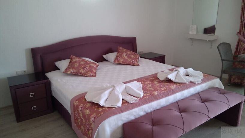 Imagen de la habitación del Rota Hotel. Foto 8