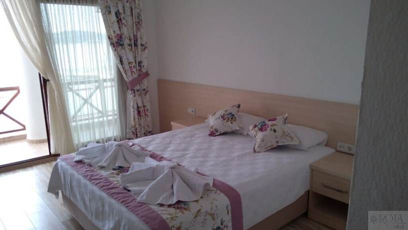 Imagen de la habitación del Rota Hotel. Foto 10