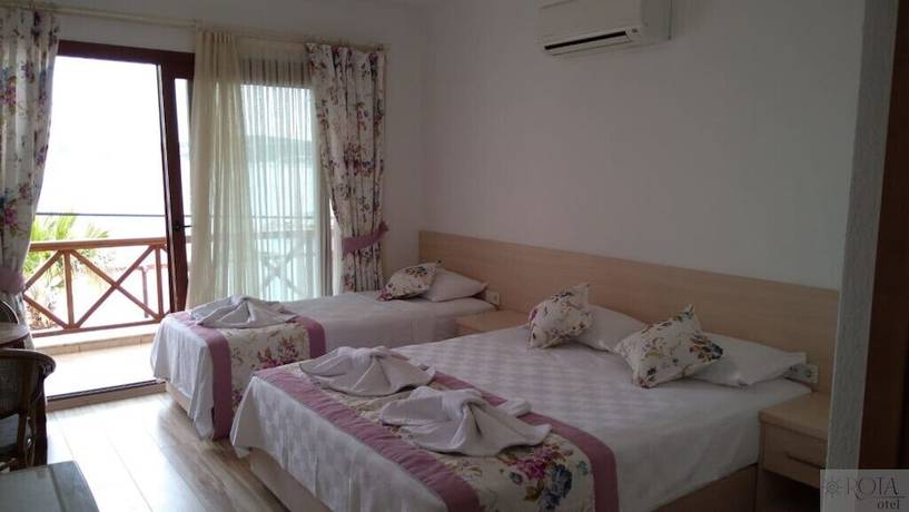Imagen de la habitación del Rota Hotel. Foto 13