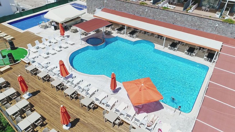 Imagen de la piscina del Roxx Suite Deluxe And Spa Hotel. Foto 12