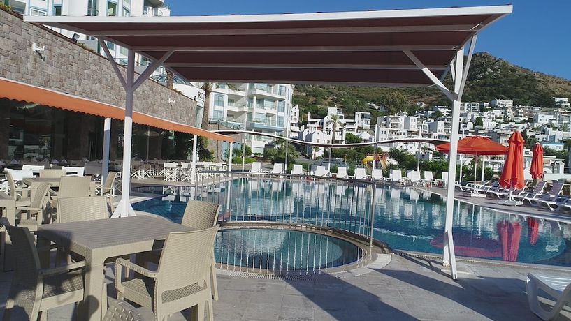 Imagen de la piscina del Roxx Suite Deluxe And Spa Hotel. Foto 14
