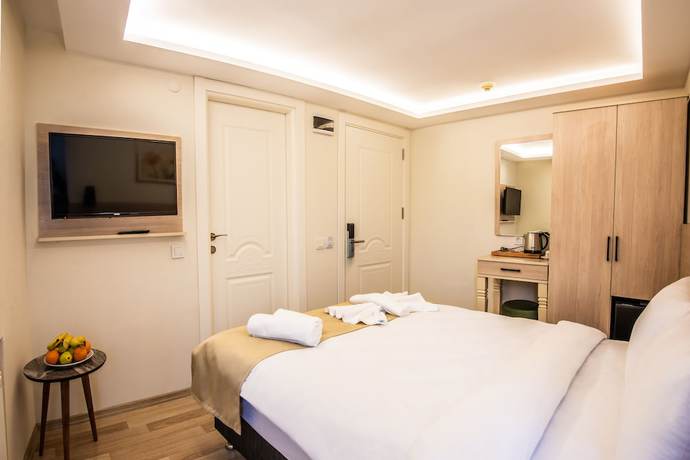 Imagen de la habitación del Royal Bosphorus Hotel. Foto 14