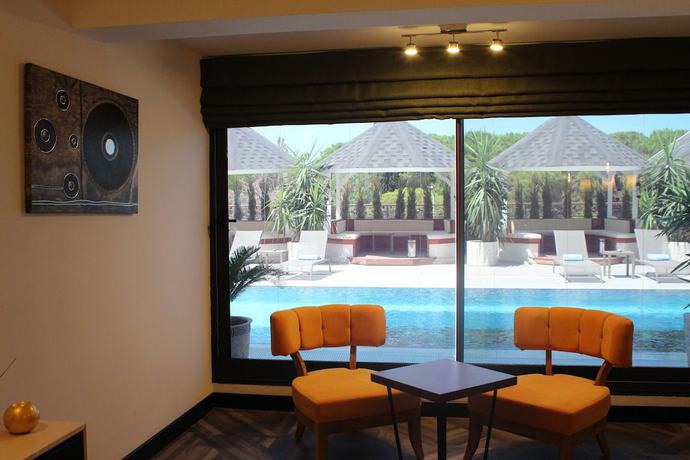 Imagen de la habitación del Royal Cesme Hotel. Foto 13