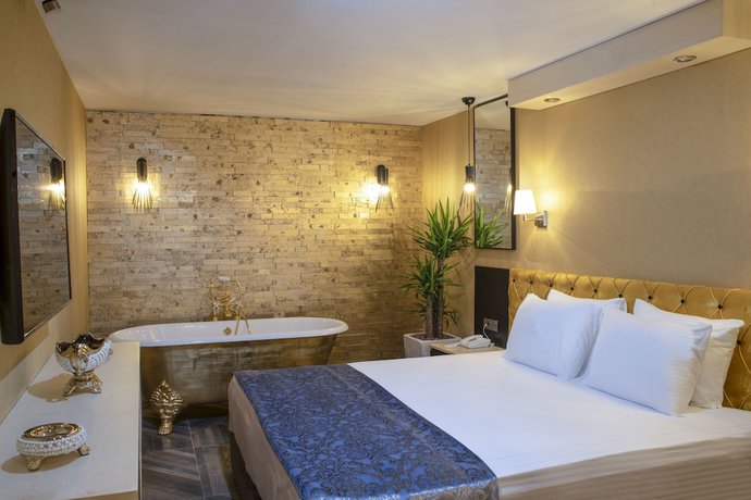 Imagen de la habitación del Royal Cesme Hotel. Foto 15