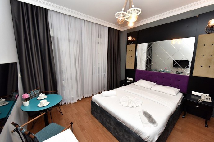 Imagen de la habitación del Royal Garden Suite Hotel. Foto 2