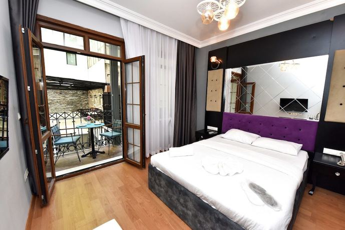 Imagen de la habitación del Royal Garden Suite Hotel. Foto 8