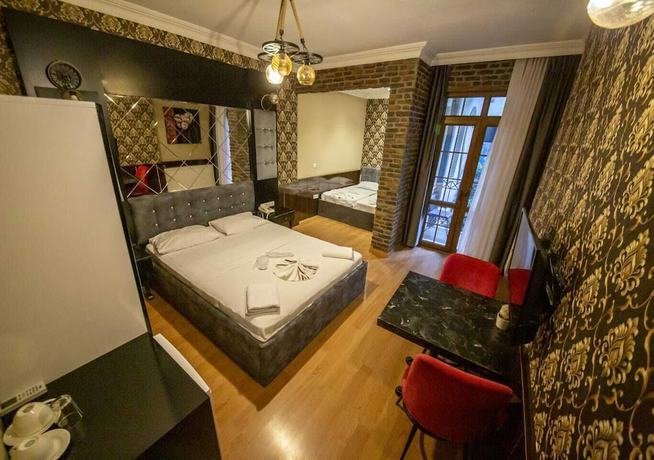 Imagen de la habitación del Royal Garden Suite Hotel. Foto 9