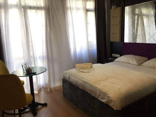 Imagen de la habitación del Royal Garden Suite Hotel. Foto 10