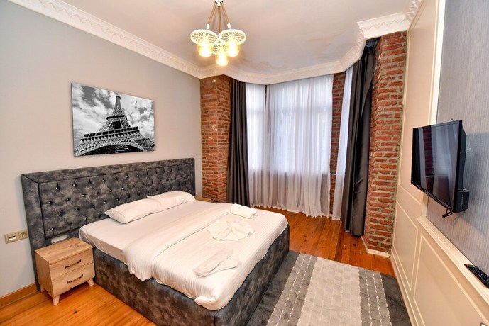 Imagen de la habitación del Royal Garden Suite Hotel. Foto 11