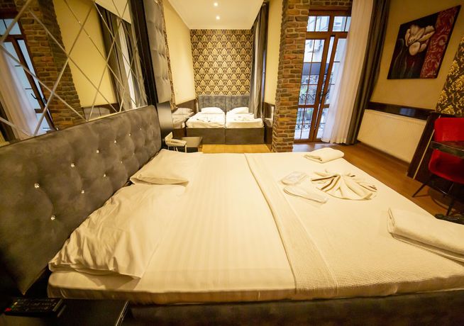 Imagen de la habitación del Royal Garden Suite Hotel. Foto 16