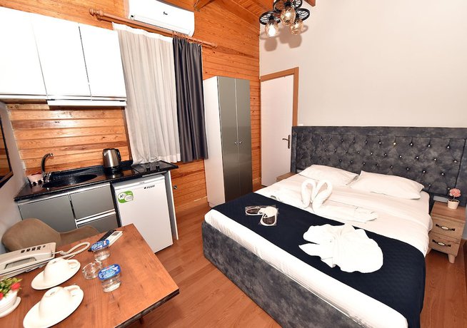 Imagen de la habitación del Royal Garden Suite Hotel. Foto 17