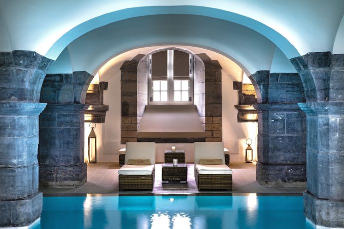 Imagen de la piscina del Royal Hainaut Spa and Resort Hotel. Foto 17