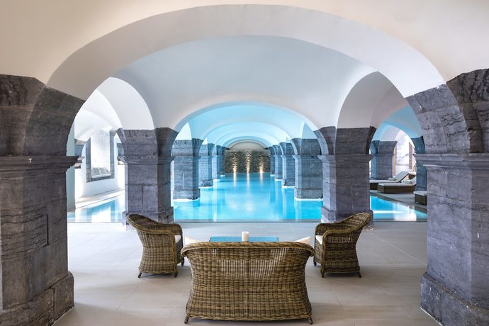 Imagen de la piscina del Royal Hainaut Spa and Resort Hotel. Foto 19