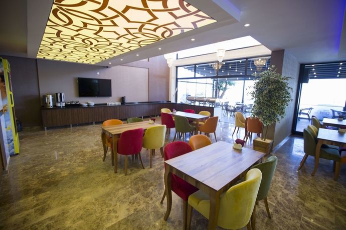Imagen del bar/restaurante del Royal Life Exclusive. Foto 2