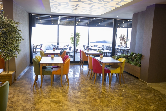 Imagen del bar/restaurante del Royal Life Exclusive. Foto 3