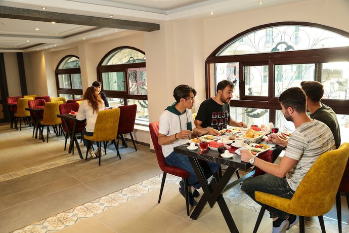 Imagen del bar/restaurante del Royal Palas Hotel. Foto 2