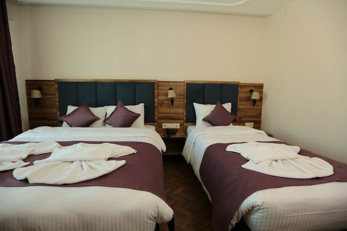 Imagen de la habitación del Royal Palas Hotel. Foto 13