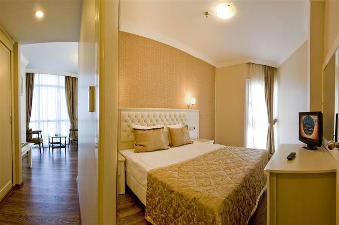 Imagen de la habitación del Royal Sebaste Hotel. Foto 2