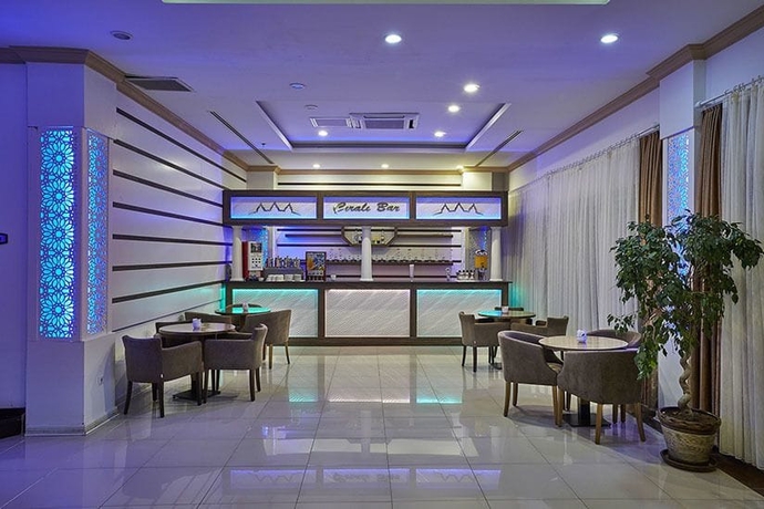 Imagen del bar/restaurante del Royal Towers Resort. Foto 4
