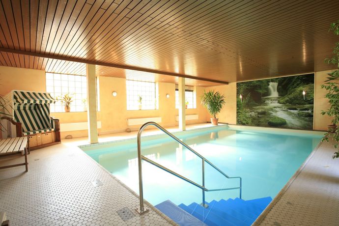 Imagen de la piscina del R&uuml;ter\'s Hotel and Restaurant. Foto 16
