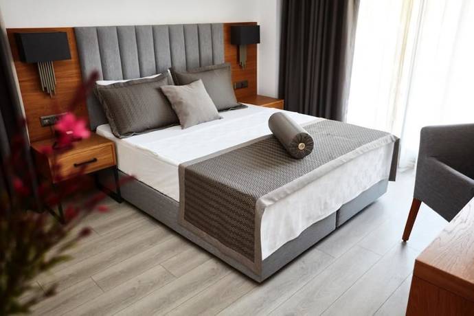 Imagen de la habitación del Ruwais Hotel. Foto 14