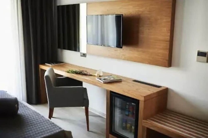 Imagen de la habitación del Ruwais Hotel. Foto 16