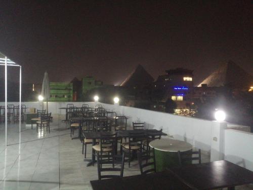 Imagen general del SAS pyramids view. Foto 5