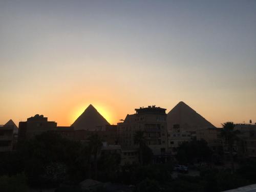 Imagen general del SAS pyramids view. Foto 7