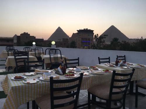 Imagen general del SAS pyramids view. Foto 10