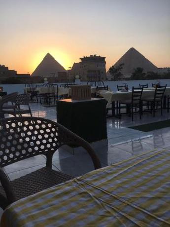 Imagen general del SAS pyramids view. Foto 11