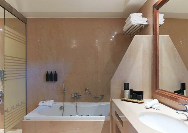 Imagen general del SEAFOS Luxury Resort & Spa - Limited Edition by Leonardo Hotels. Foto 9