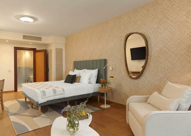 Imagen general del SEAFOS Luxury Resort & Spa - Limited Edition by Leonardo Hotels. Foto 21