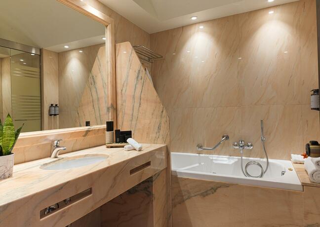 Imagen general del SEAFOS Luxury Resort & Spa - Limited Edition by Leonardo Hotels. Foto 37