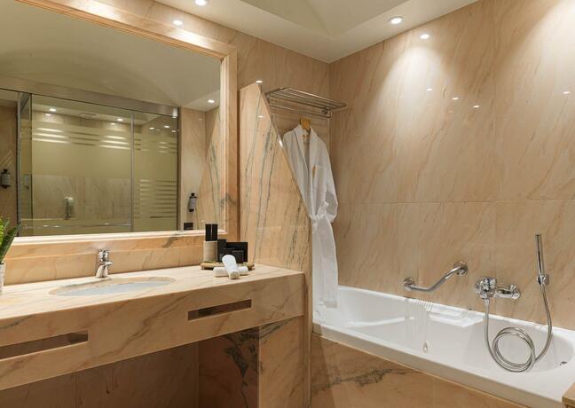 Imagen general del SEAFOS Luxury Resort & Spa - Limited Edition by Leonardo Hotels. Foto 45