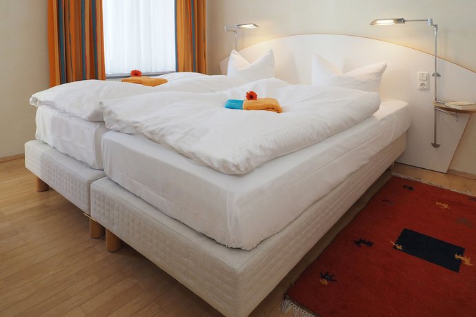 Imagen de la habitación del SEETELHOTEL Villa Aurora. Foto 15