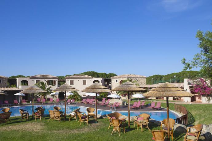 Imagen de la piscina del S'Incantu Resort. Foto 6