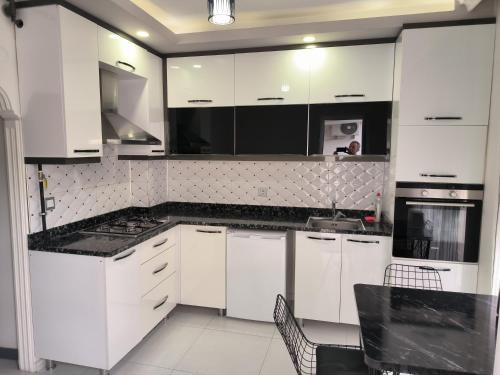 Imagen de la habitación del SKY HOTEL & APARTMENTS. Foto 16