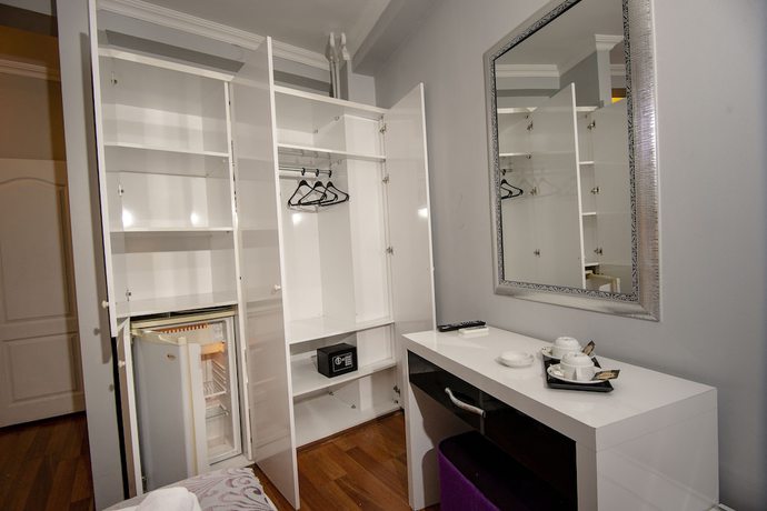 Imagen de la habitación del SRF Hotel. Foto 3