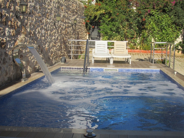 Imagen de la piscina del Sabah Pansiyon. Foto 14