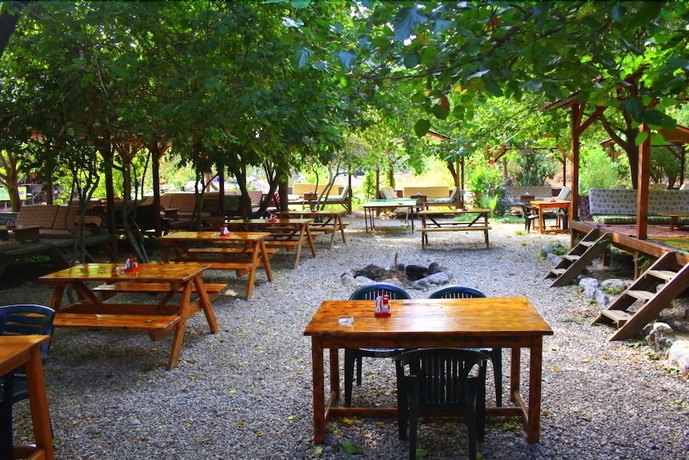 Imagen del bar/restaurante del Saban Tree Houses. Foto 13