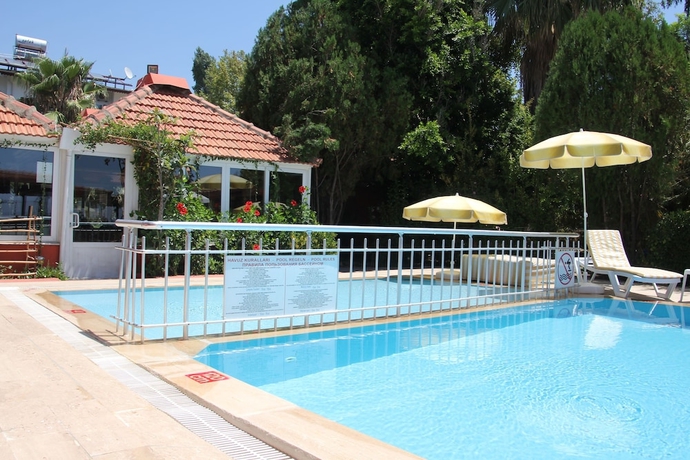 Imagen de la piscina del Safak Beach Motel. Foto 15